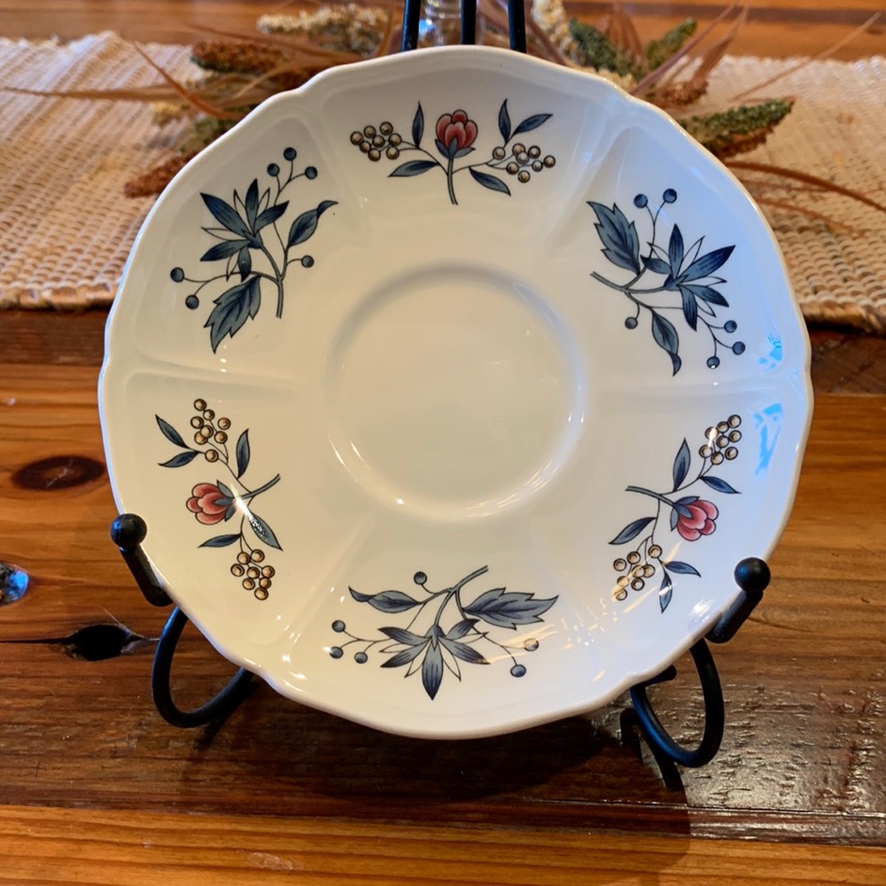 2 Williamsburg of Etruria & Barlaston Wedgwood Potpourri saucers